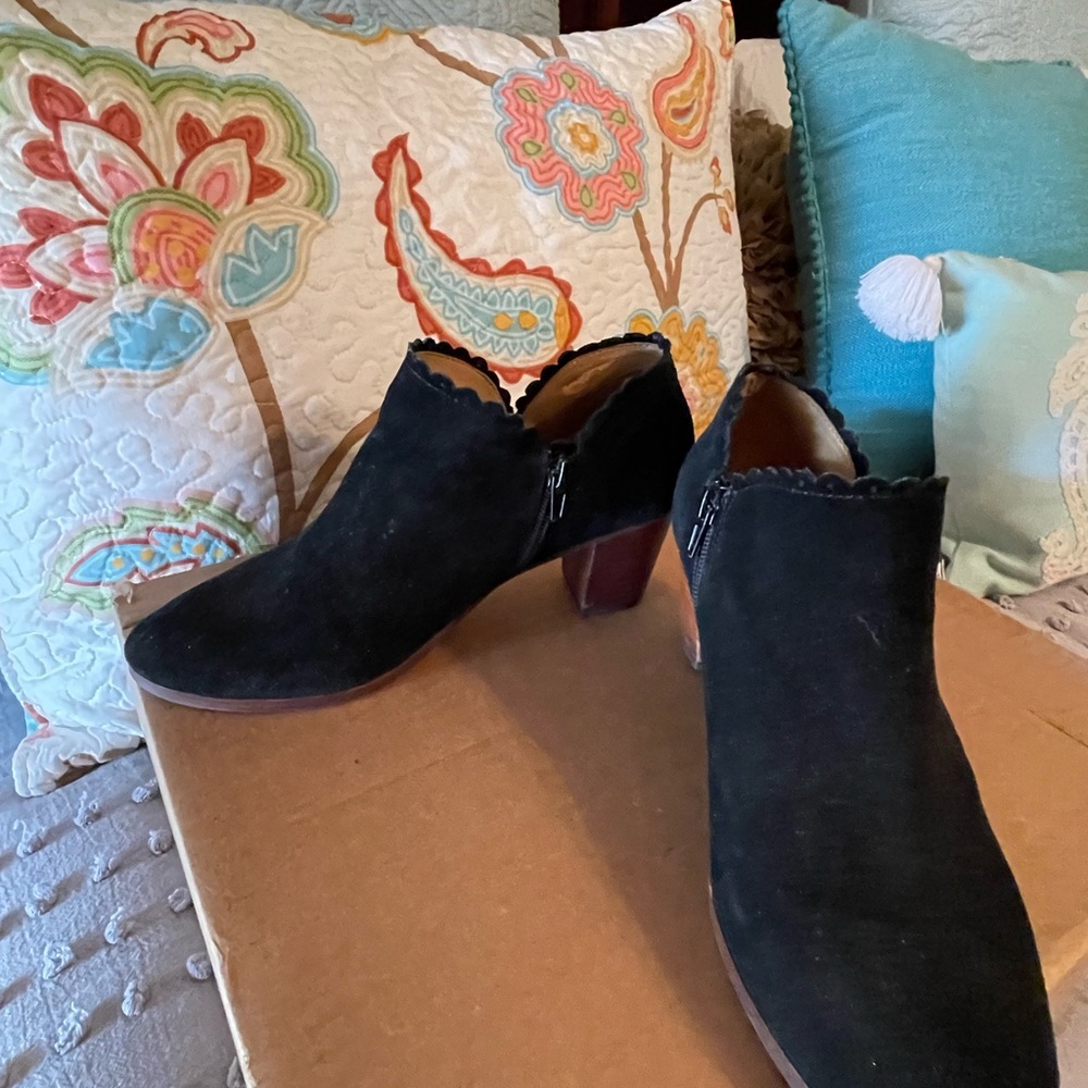 Cute Jack Rogers booties, good condition